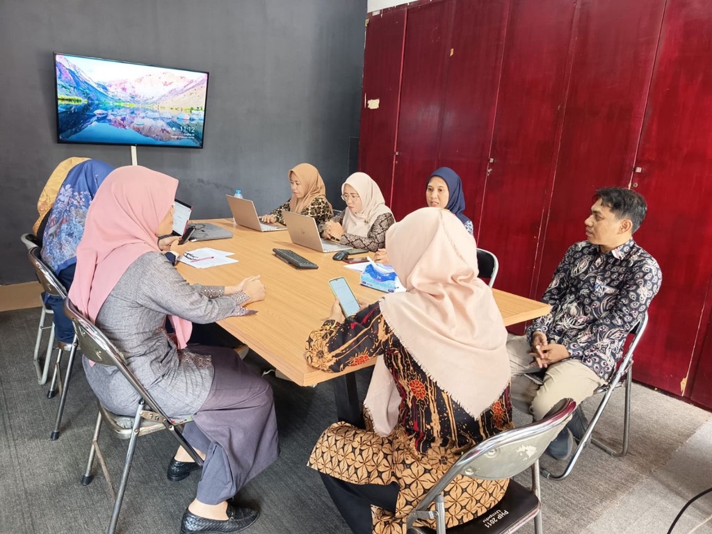 Research meeting at UNIPDU, Indonesia